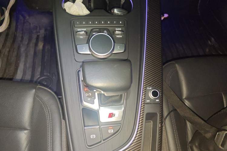 Used Audi A4L 2018 30th Anniversary Edition 40 TFSI Fashion Model Gear Lever