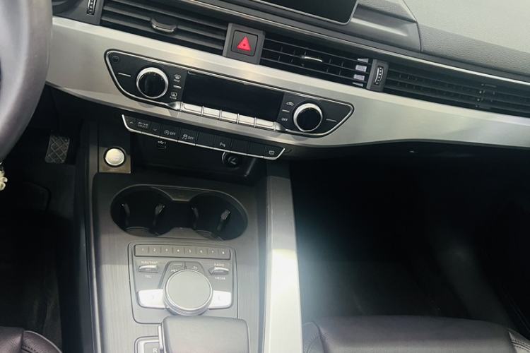 Used Audi A4L 2018 30th Anniversary Edition 40 TFSI Fashion Model Interior 4