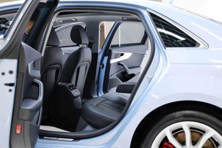 Used Audi A4L 2018 30th Anniversary Edition 45 TFSI quattro Individual Sport Edition Interior 9