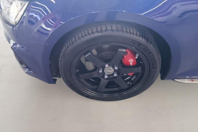 Used Audi A4L 2018 30th Anniversary Edition 40 TFSI Fashion Model Left Front Wheel Hub