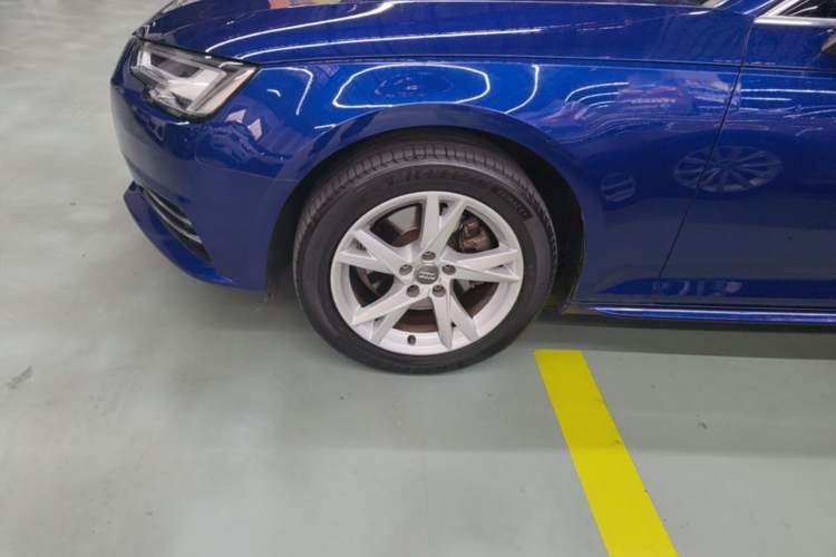 Used Audi A4L 2018 30th Anniversary Edition 40 TFSI Trendy Model Left Front Wheel Hub