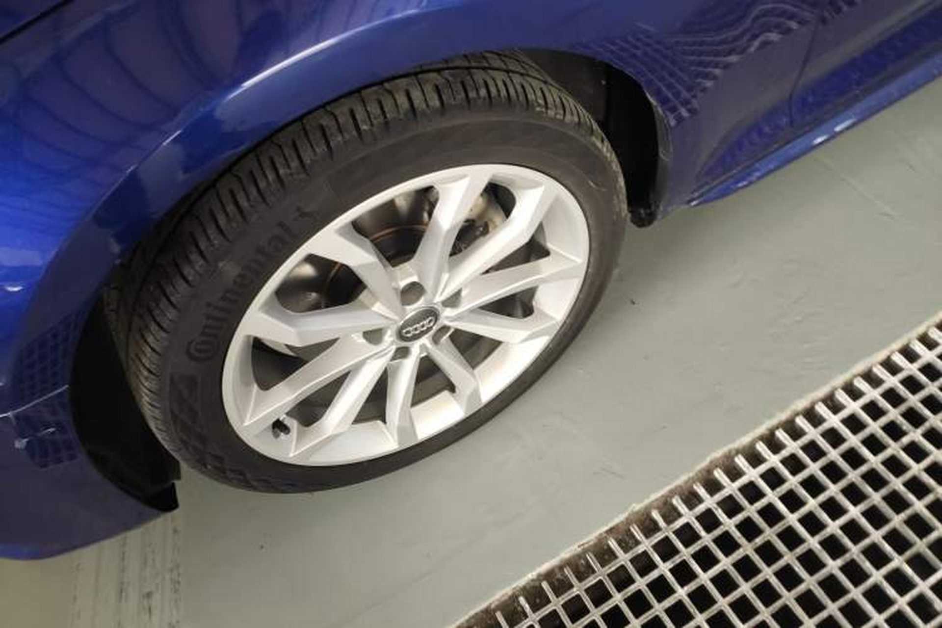 Used Audi A4L 2018 30th Anniversary Edition 40 TFSI Fashion Model Left Front Wheel Hub