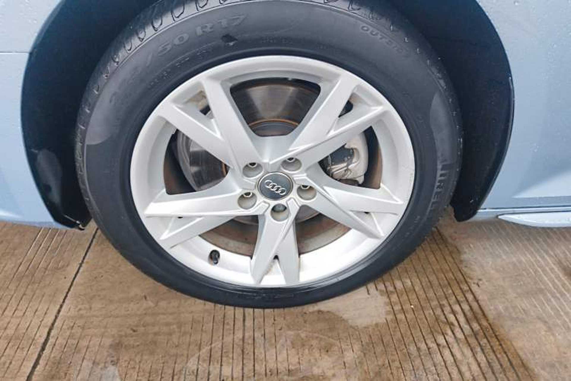 Used Audi A4L 2018 30th Anniversary Edition 40 TFSI Trendy Model Left Front Wheel Hub