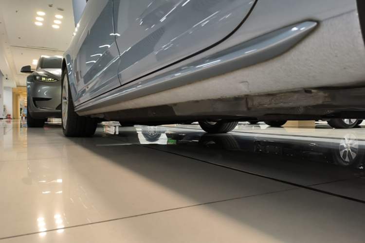 Used Audi A4L 2018 30th Anniversary Edition 40 TFSI Fashion Model Left Side Sill