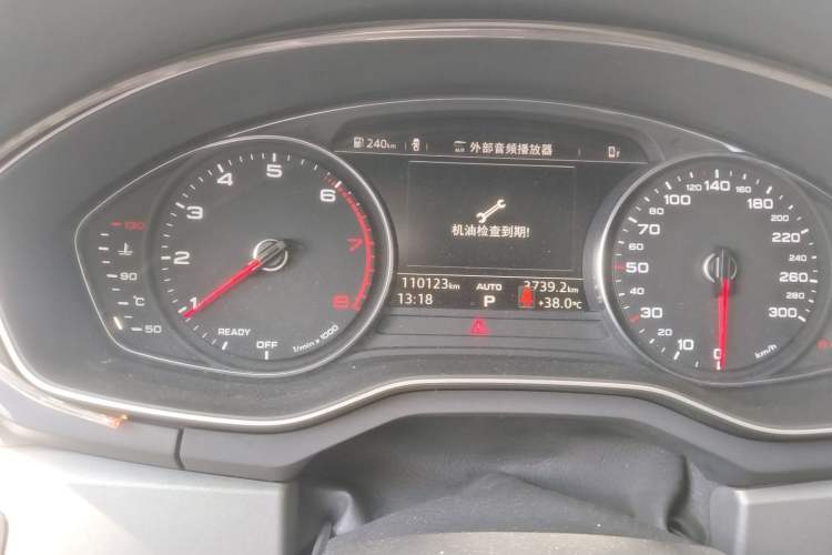 Used Audi A4L 2018 30th Anniversary Edition 40 TFSI Trendy Model Odometer Close Up