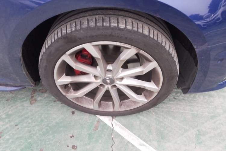 Used Audi A4L 2018 30th Anniversary Edition 40 TFSI Fashion Model Right Front Wheel Hub