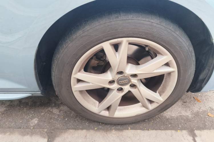 Used Audi A4L 2018 30th Anniversary Edition 40 TFSI Trendy Model Right Front Wheel Hub
