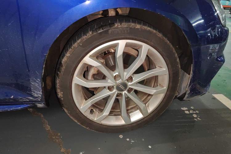 Used Audi A4L 2018 30th Anniversary Edition 40 TFSI Fashion Model Right Front Wheel Hub