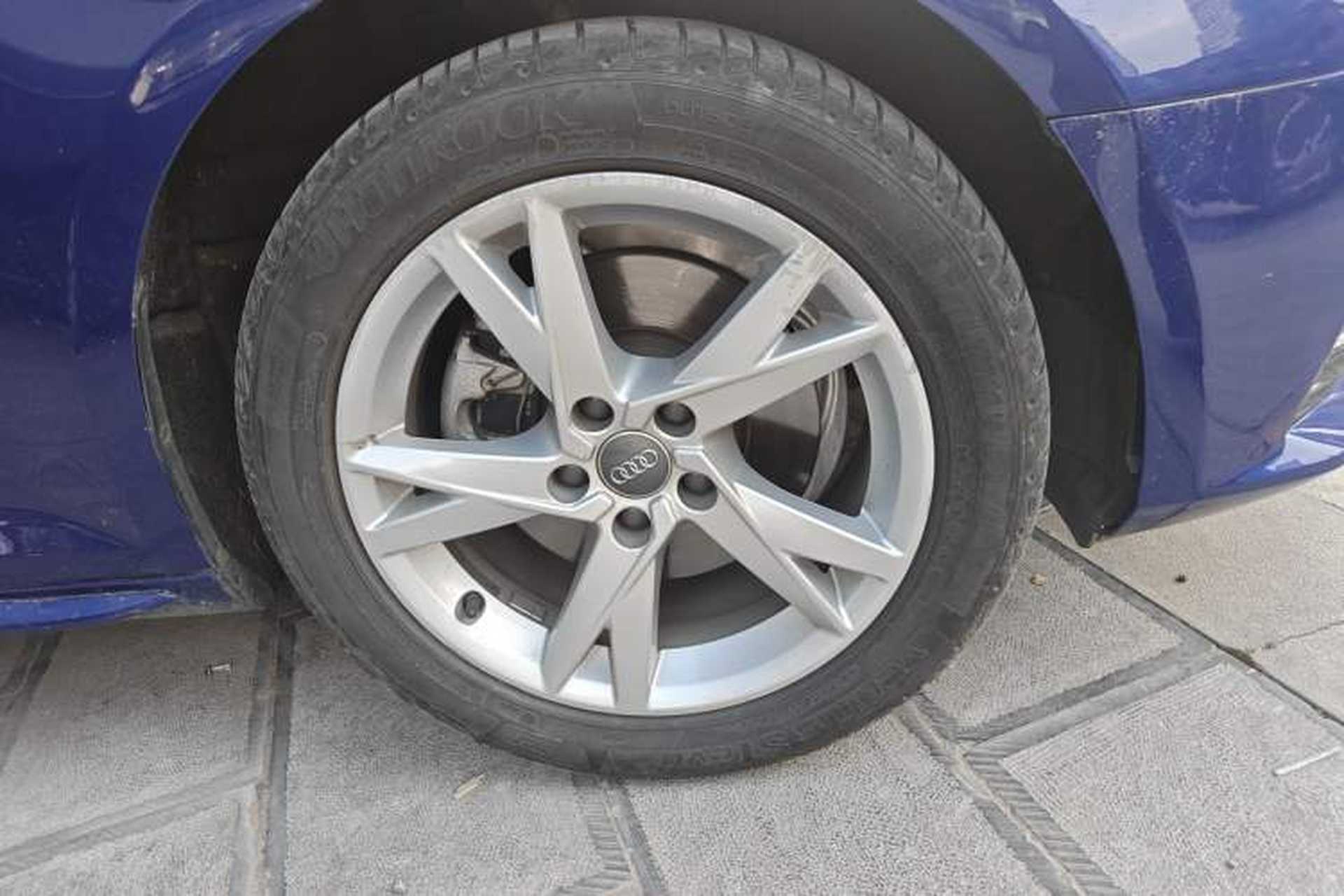 Used Audi A4L 2018 30th Anniversary Edition 40 TFSI Trendy Model Right Front Wheel Hub