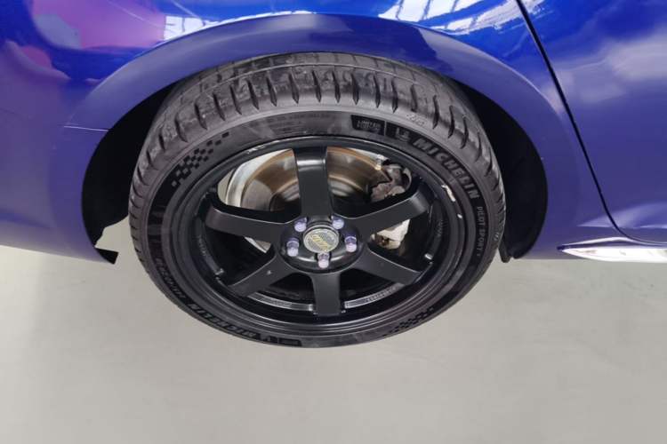Used Audi A4L 2018 30th Anniversary Edition 40 TFSI Fashion Model Right Rear Wheel Hub