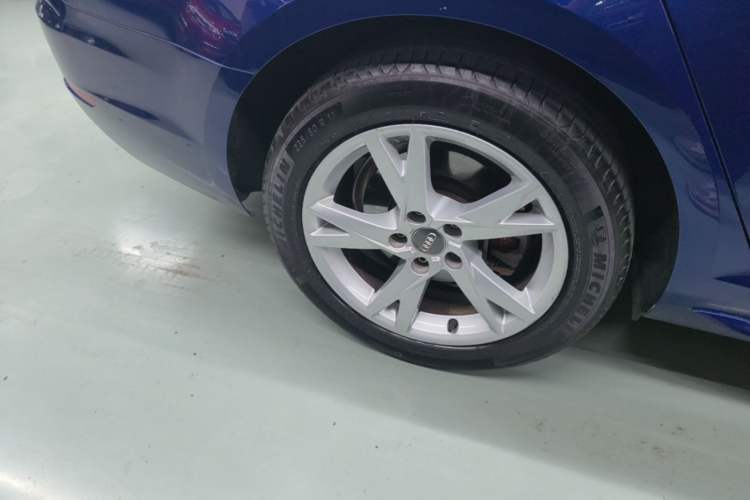 Used Audi A4L 2018 30th Anniversary Edition 40 TFSI Trendy Model Right Rear Wheel Hub