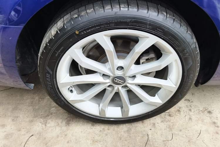 Used Audi A4L 2018 30th Anniversary Edition 40 TFSI Fashion Model Right Rear Wheel Hub