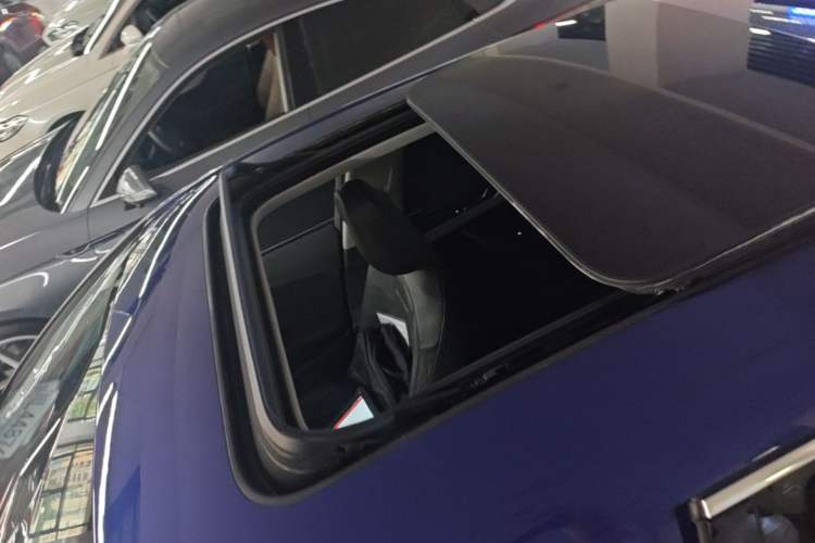 Used Audi A4L 2018 30th Anniversary Edition 40 TFSI Fashion Model Roof