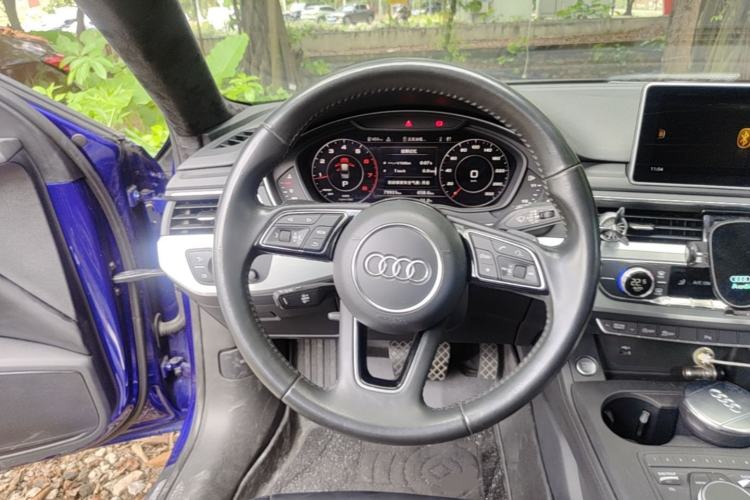 Used Audi A4L 2018 30th Anniversary Edition 40 TFSI Fashion Model Steering Wheel