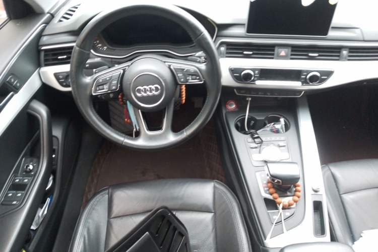 Used Audi A4L 2018 30th Anniversary Edition 40 TFSI Fashion Model Steering Wheel