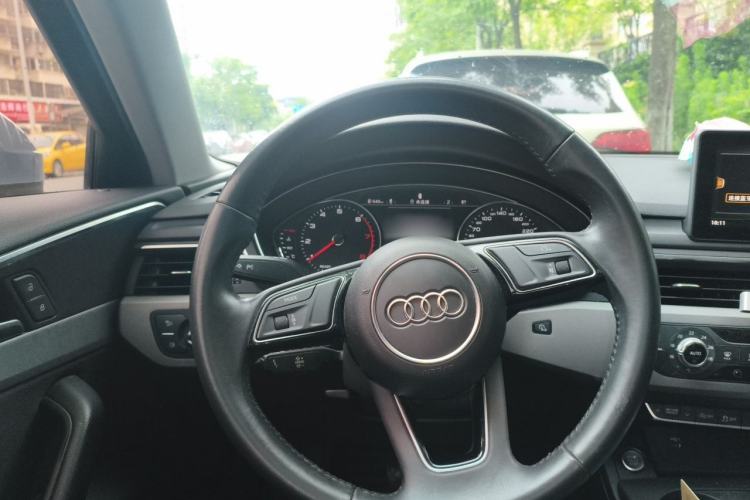 Used Audi A4L 2018 30th Anniversary Edition 40 TFSI Trendy Model Steering Wheel