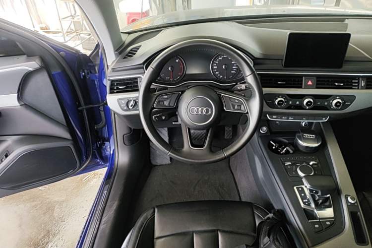Used Audi A4L 2018 30th Anniversary Edition 40 TFSI Trendy Model Steering Wheel