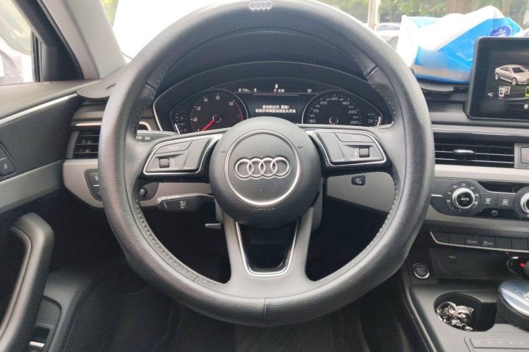 Used Audi A4L 2018 30th Anniversary Edition 30 TFSI Ambition Model Steering Wheel