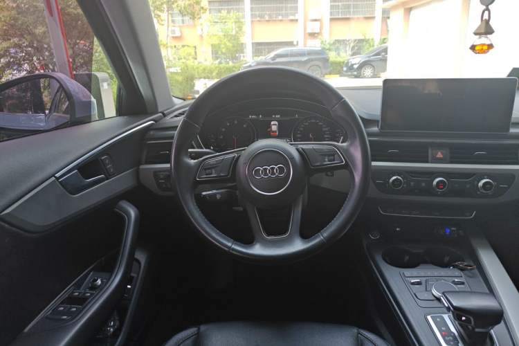 Used Audi A4L 2018 30th Anniversary Edition 40 TFSI Trendy Model Steering Wheel
