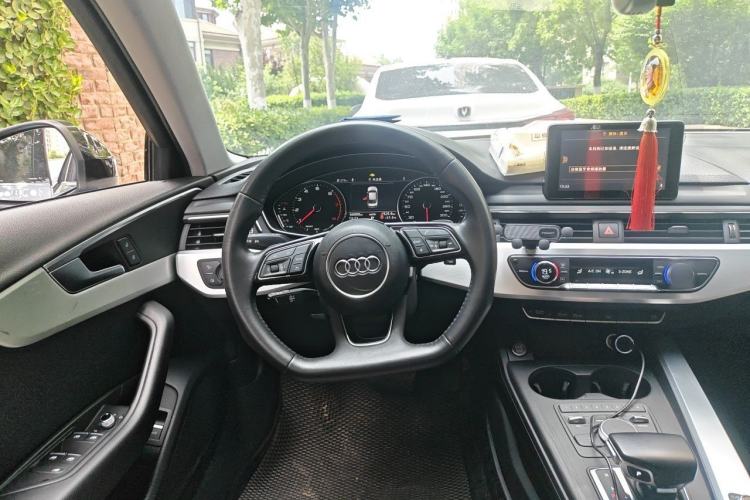 Used Audi A4L 2018 30th Anniversary Edition 45 TFSI quattro Individual Sport Edition Steering Wheel