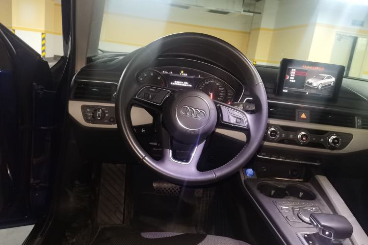 Used Audi A4L 2018 30th Anniversary Edition 40 TFSI Trendy Model Steering Wheel