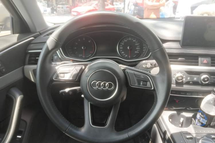 Used Audi A4L 2018 30th Anniversary Edition 40 TFSI Trendy Model Steering Wheel