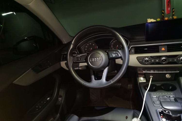 Used Audi A4L 2018 30th Anniversary Edition 40 TFSI Trendy Model Steering Wheel