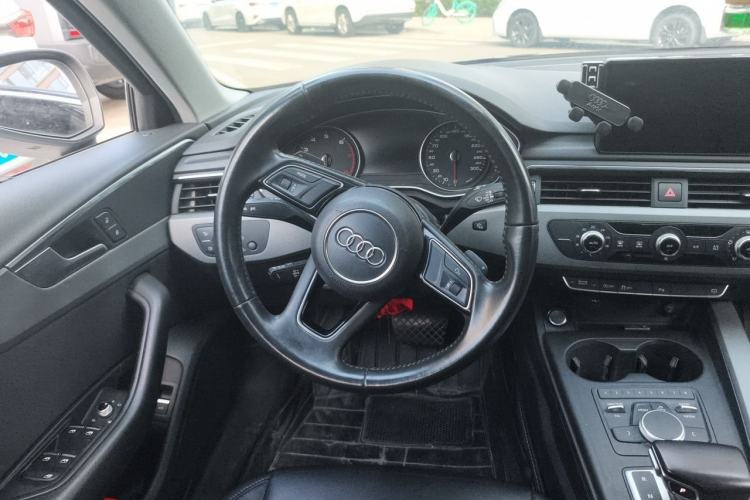 Used Audi A4L 2018 30th Anniversary Edition 40 TFSI Trendy Model Steering Wheel