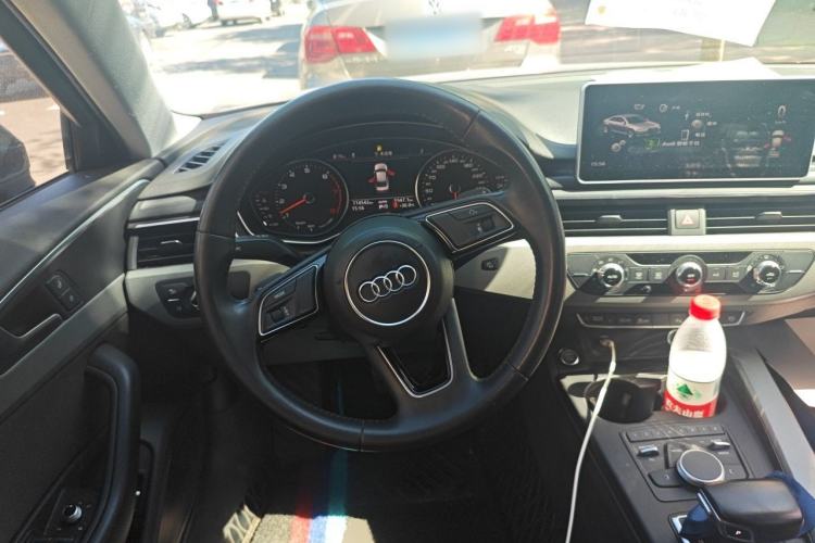 Used Audi A4L 2018 30th Anniversary Edition 40 TFSI Trendy Model Steering Wheel