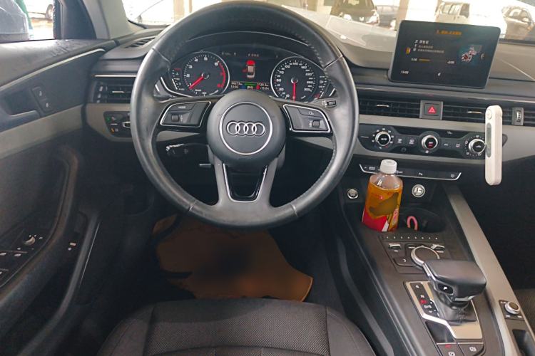 Used Audi A4L 2018 30th Anniversary Edition 40 TFSI Trendy Model Steering Wheel