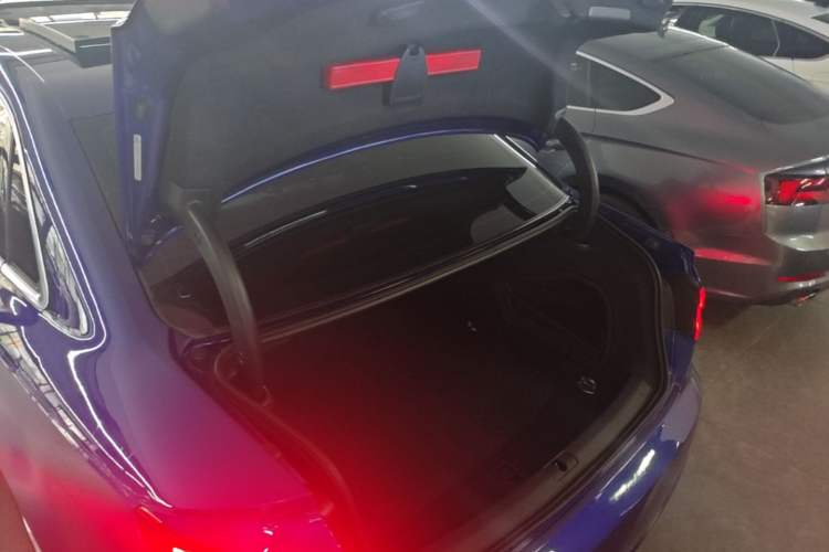 Used Audi A4L 2018 30th Anniversary Edition 40 TFSI Fashion Model Trunk