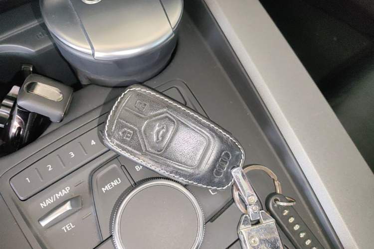 Used Audi A4L 2018 30th Anniversary Edition 40 TFSI Trendy Model Vehicle Key