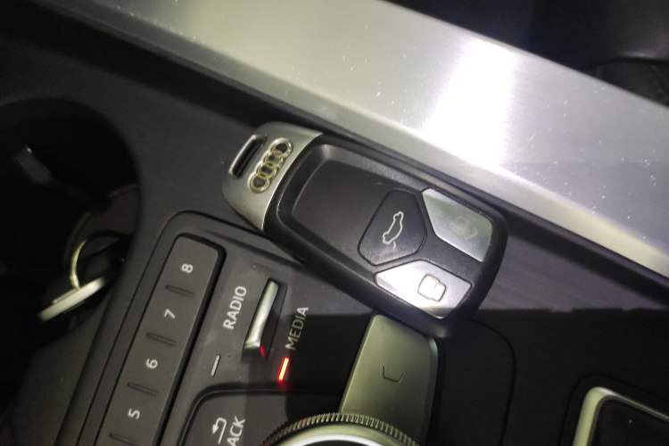 Used Audi A4L 2018 30th Anniversary Edition 40 TFSI Fashion Model Vehicle Key