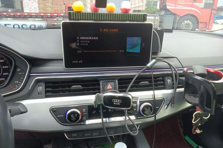 Used Audi A4L 2018 30th Anniversary Edition 40 TFSI Fashion Model Audio And AC Panel