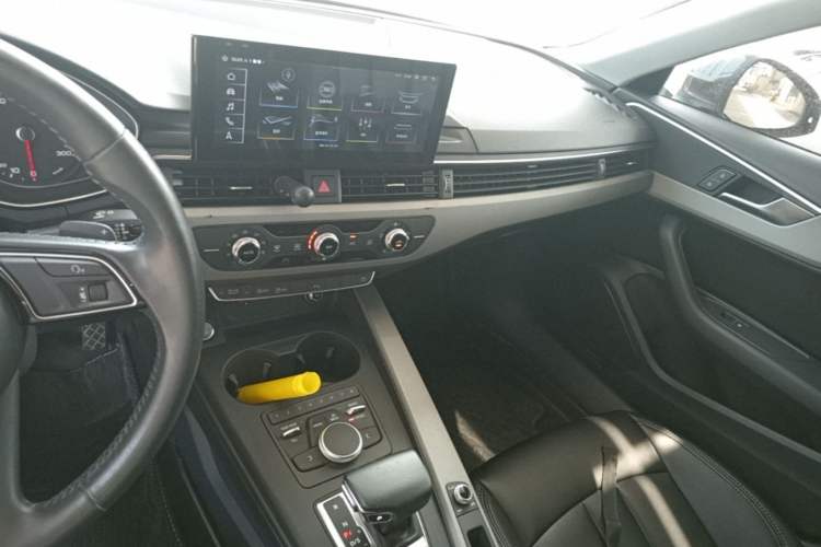 Used Audi A4L 2018 30th Anniversary Edition 40 TFSI Trendy Model Audio And AC Panel