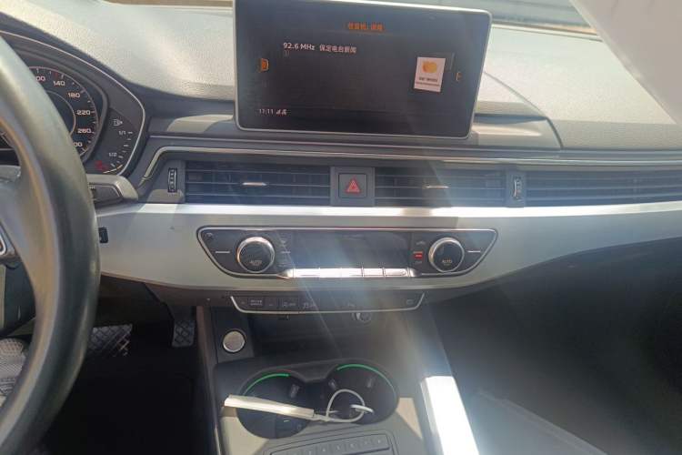 Used Audi A4L 2018 30th Anniversary Edition 40 TFSI Fashion Model Audio And AC Panel