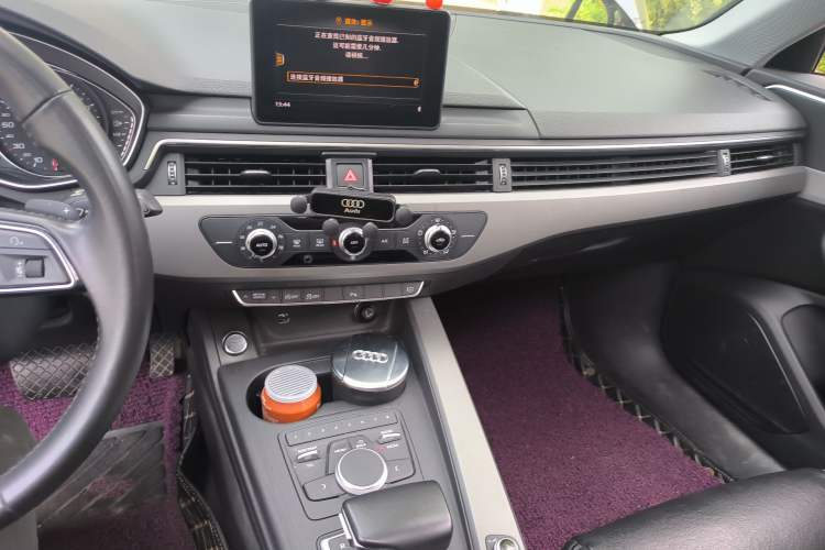 Used Audi A4L 2018 30th Anniversary Edition 40 TFSI Trendy Model Audio And AC Panel