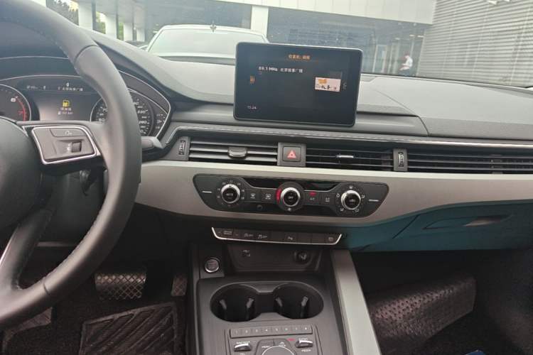 Used Audi A4L 2018 30th Anniversary Edition 40 TFSI Trendy Model Audio And AC Panel