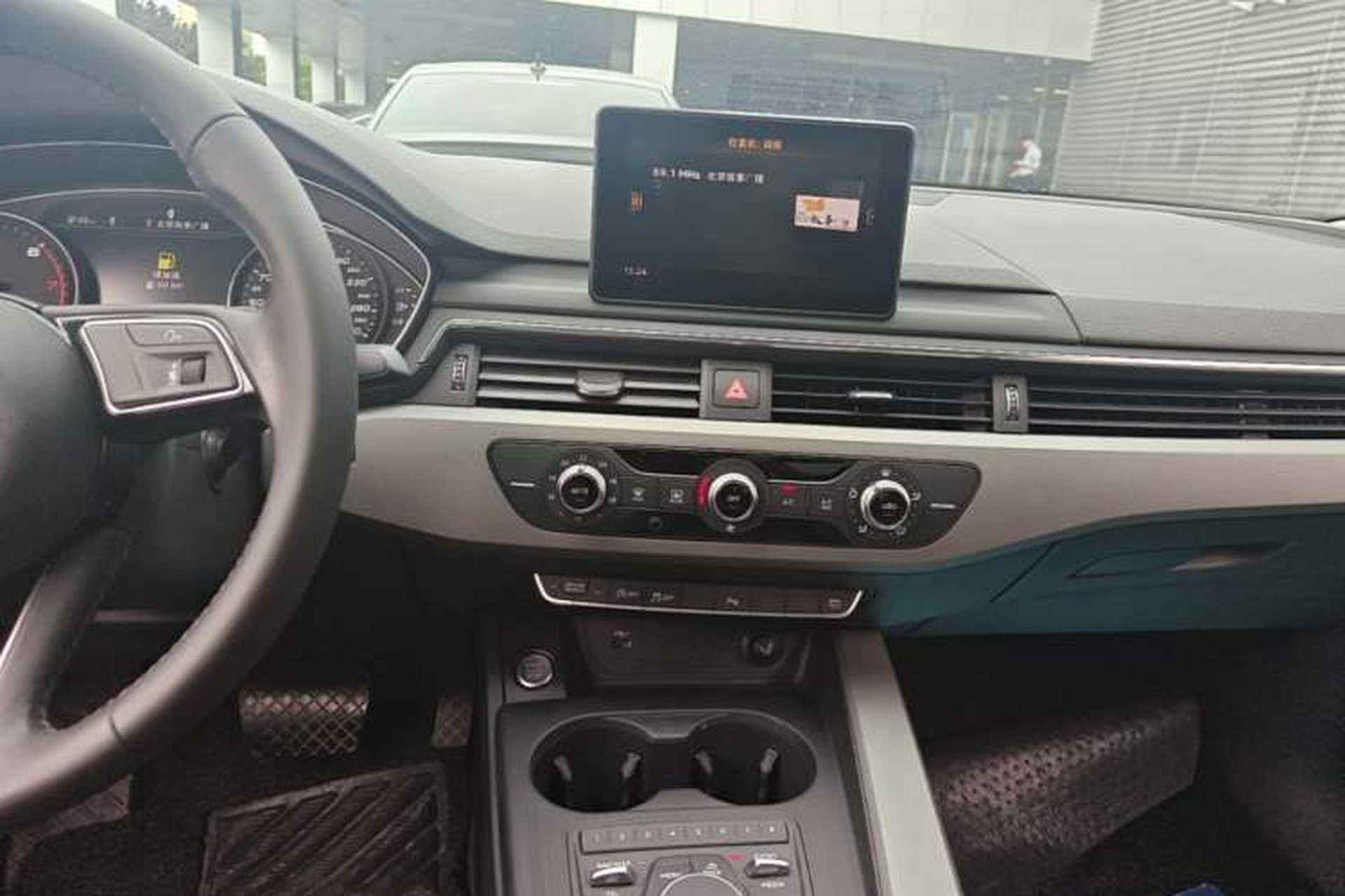 Used Audi A4L 2018 30th Anniversary Edition 40 TFSI Trendy Model Audio And AC Panel