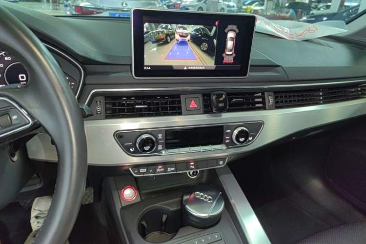 Used Audi A4L 2018 30th Anniversary Edition 40 TFSI Fashion Model Audio And AC Panel
