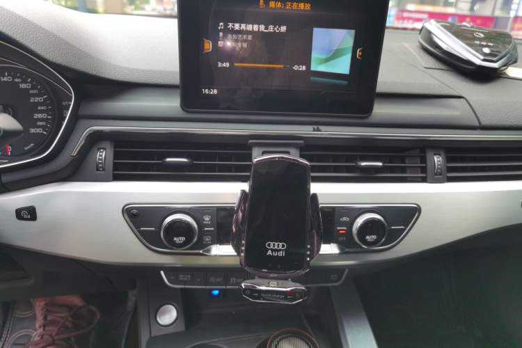 Used Audi A4L 2018 30th Anniversary Edition 45 TFSI quattro Individual Sport Edition Audio And AC Panel
