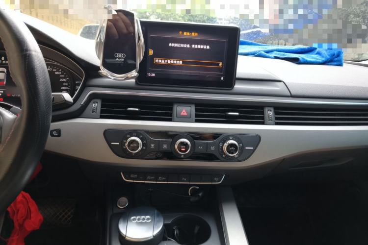 Used Audi A4L 2018 30th Anniversary Edition 40 TFSI Trendy Model Audio And AC Panel