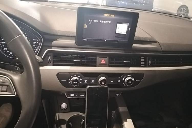 Used Audi A4L 2018 30th Anniversary Edition 40 TFSI Trendy Model Audio And AC Panel