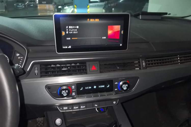 Used Audi A4L 2018 30th Anniversary Edition 40 TFSI Fashion Model Audio And AC Panel