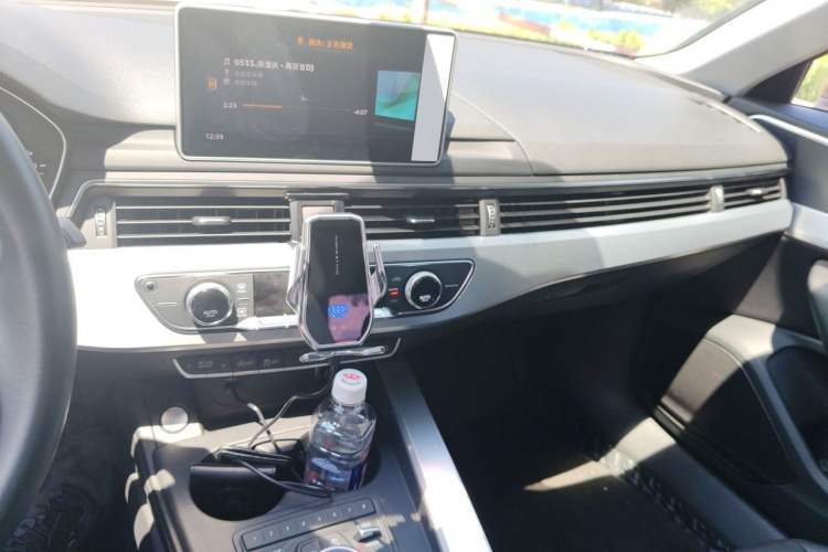 Used Audi A4L 2018 30th Anniversary Edition 40 TFSI Fashion Model Audio And AC Panel