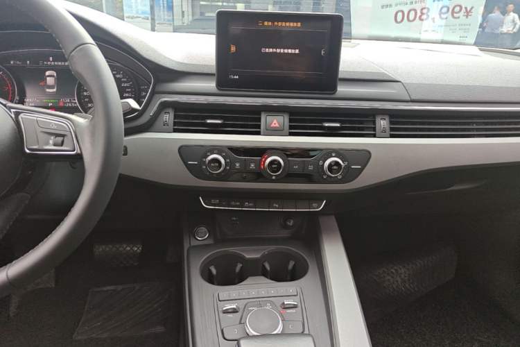 Used Audi A4L 2018 30th Anniversary Edition 40 TFSI Trendy Model Audio And AC Panel