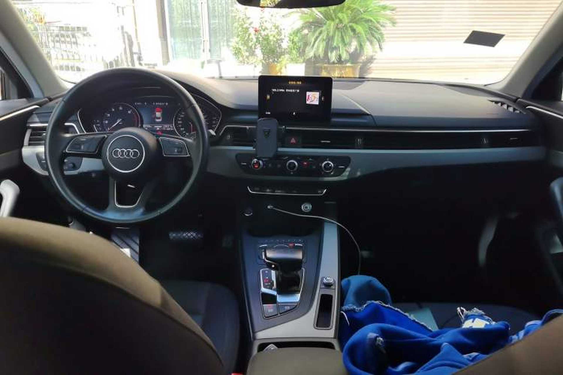 Used Audi A4L 2018 30th Anniversary Edition 40 TFSI Trendy Model Center Console