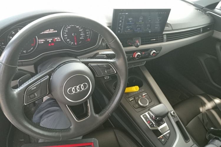 Used Audi A4L 2018 30th Anniversary Edition 40 TFSI Trendy Model Center Console