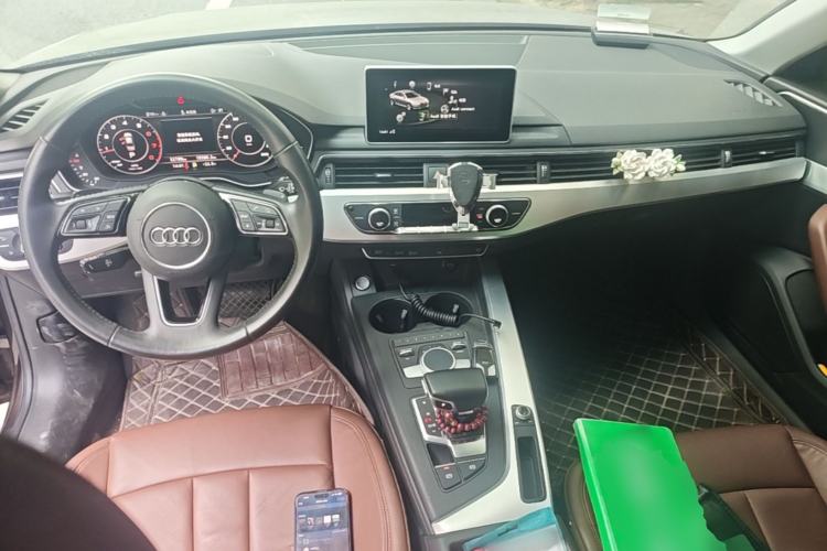 Used Audi A4L 2018 30th Anniversary Edition 40 TFSI Fashion Model Center Console
