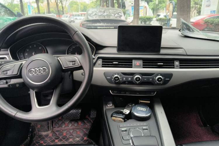Used Audi A4L 2018 30th Anniversary Edition 40 TFSI Trendy Model Center Console
